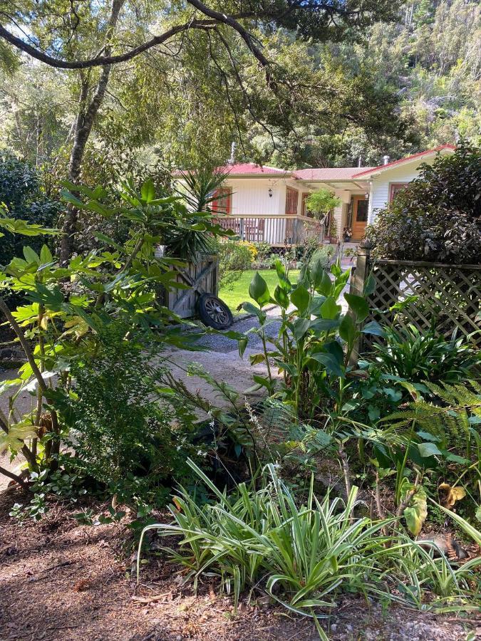 Twin Totara Cottage Upper Hutt Ngoại thất bức ảnh